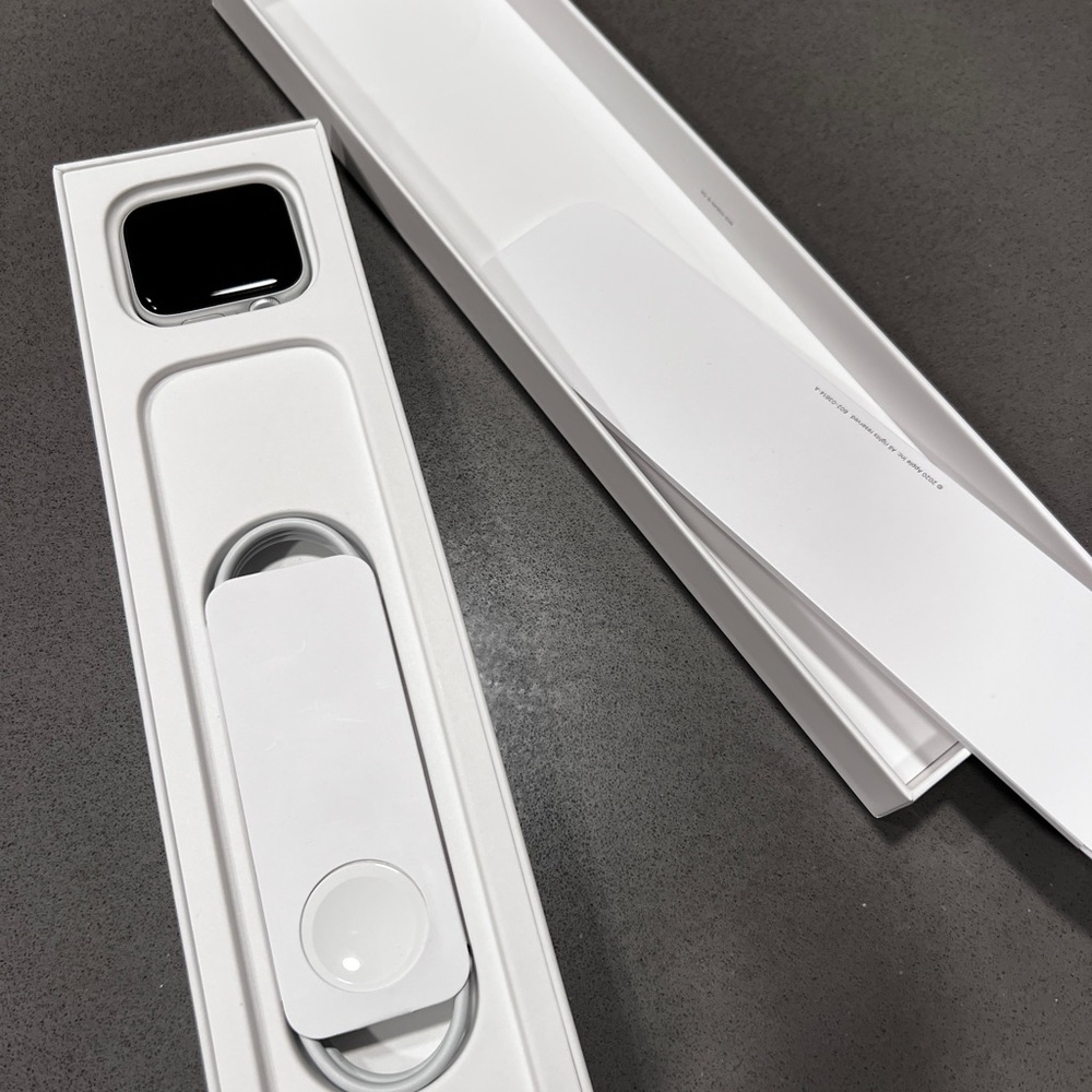 Apple watch series 6 silver aluminum case with white sports band